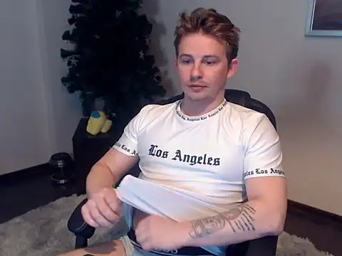 Snapshot of LandonYork chatting on 02-13-26, 07:10 LandonYork online show from 02-13-26, 07:10