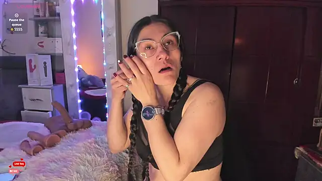 Snapshot of Rapunzeell_ chatting on 07-17-26, 11:28 Rapunzeell online show from 07-17-26, 11:28