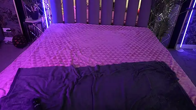 RosieMoons online show from 11-16-25, 08:25