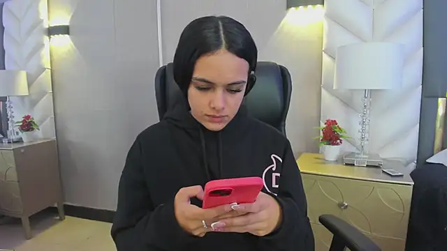 ChloeHarper  online show from 03-25-26, 11:49