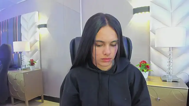 ChloeHarper  online show from 04-06-26, 11:44