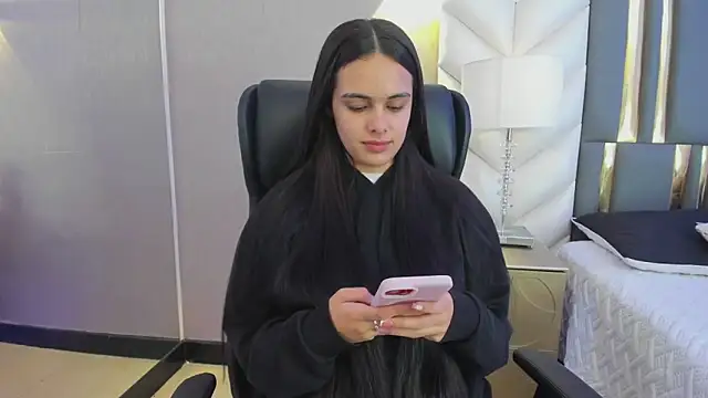 Snapshot of ChloeHarper_ chatting on 06-04-26, 11:49 ChloeHarper online show from 06-04-26, 11:49
