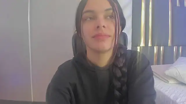 Snapshot of ChloeHarper_ chatting on 07-13-26, 11:46 ChloeHarper online show from 07-13-26, 11:46