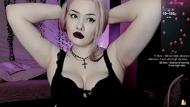 strawberry elfcat online show from 02-15-26, 09:33