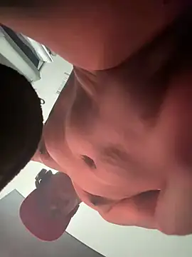 Snapshot of jess2fuck chatting on 01-31-25, 04:27 jess2fuck online show from 01-31-25, 04:27