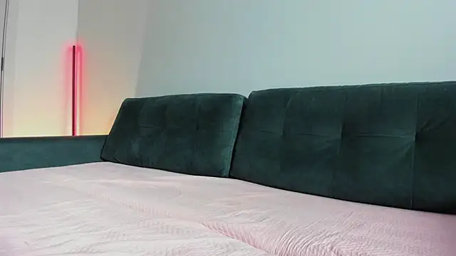 Midnight Mi online show from 06-09-26, 02:28