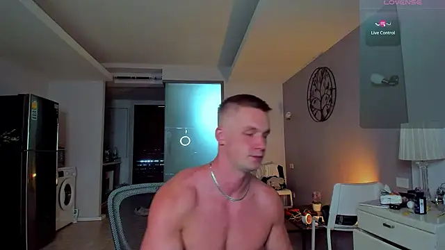 Samuel Andrew online show from 04-11-26, 03:44