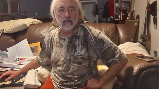 Snapshot of PincheDave4u chatting on 12-30-24, 12:32 PincheDave4u online show from 12-30-24, 12:32