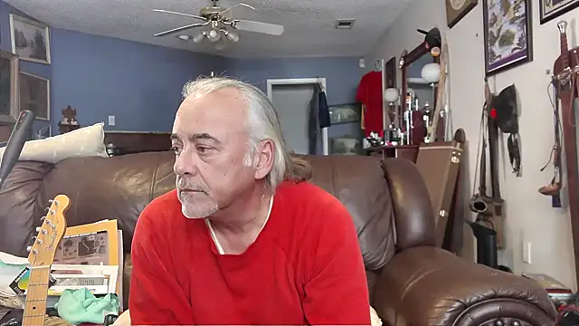 Snapshot of PincheDave4u chatting on 01-15-25, 08:26 PincheDave4u online show from 01-15-25, 08:26