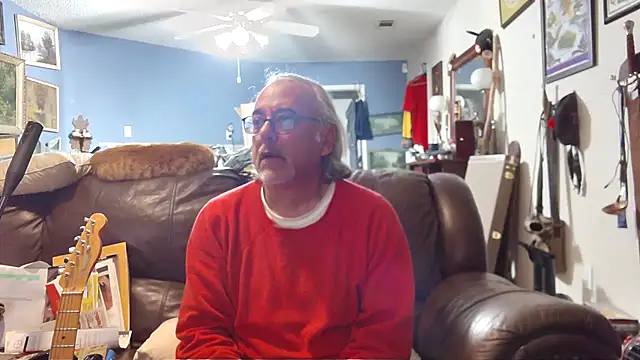 Snapshot of PincheDave4u chatting on 01-18-25, 10:49 PincheDave4u online show from 01-18-25, 10:49