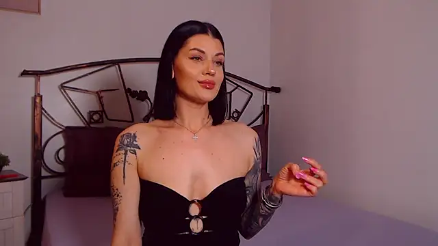 YvonneEverlee online show from 05-20-26, 07:31