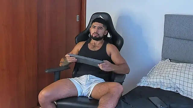 Snapshot of ethaanjones chatting on 10-12-25, 07:46 ethaanjones online show from 10-12-25, 07:46