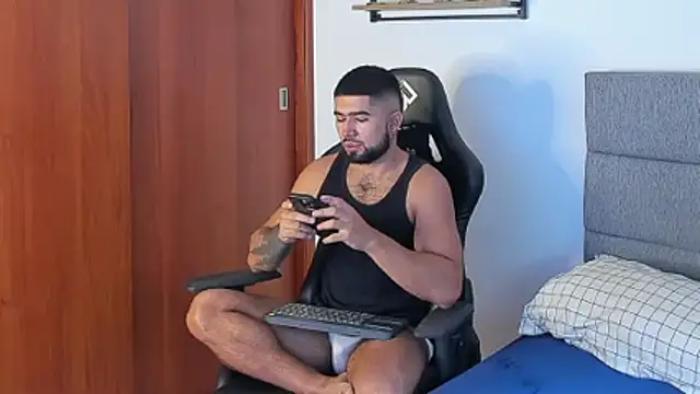 Snapshot of ethaanjones chatting on 11-23-25, 12:49 ethaanjones online show from 11-23-25, 12:49