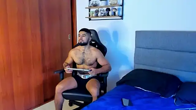 Snapshot of ethaanjones chatting on 12-15-25, 02:32 ethaanjones online show from 12-15-25, 02:32