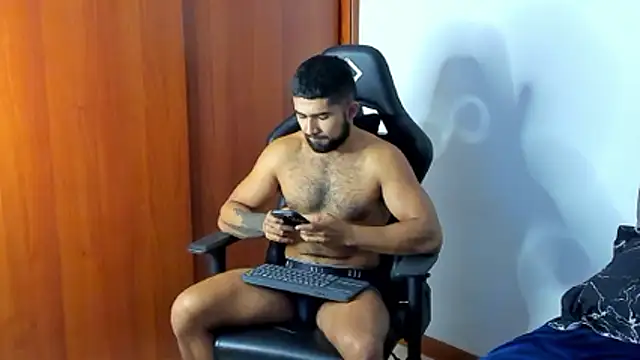 Snapshot of ethaanjones chatting on 01-10-26, 09:52 ethaanjones online show from 01-10-26, 09:52