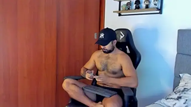 Snapshot of ethaanjones chatting on 03-29-26, 02:39 ethaanjones online show from 03-29-26, 02:39