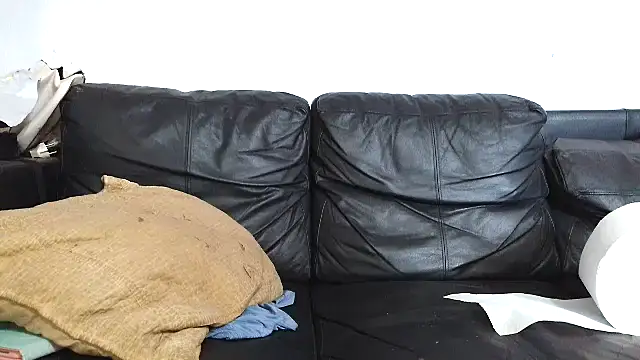 Snapshot of Youns98 chatting on 10-10-25, 03:00 Youns98 online show from 10-10-25, 03:00