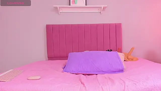 alexa pariss online show from 11-24-25, 02:28