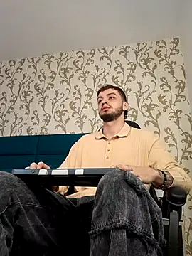Snapshot of Michael_magno chatting on 06-11-26, 11:19 Michael magno online show from 06-11-26, 11:19