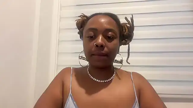 ChocolateCakeQueen online show from 09-28-25, 04:07