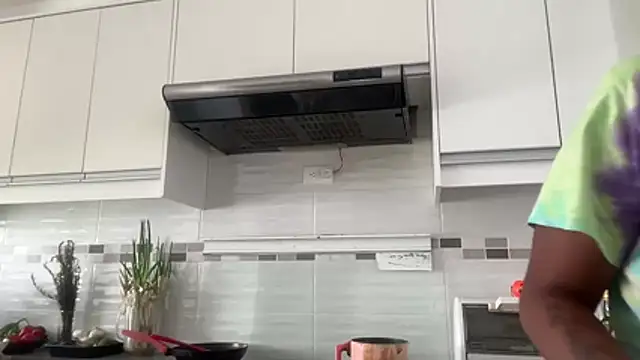 ChocolateCakeQueen online show from 10-25-25, 04:02