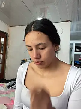 hannahb-e online show from 07-05-26, 05:42