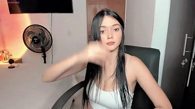 Snapshot of Sarah_angell chatting on 12-05-24, 10:56 Sarah angell online show from 12-05-24, 10:56