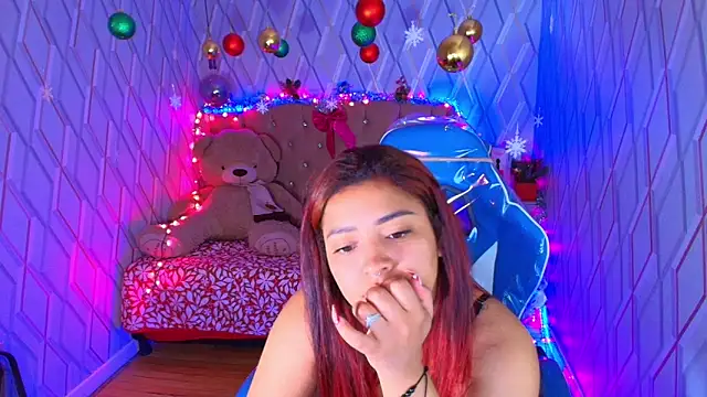 NicolleTaylor online show from 12-18-25, 04:07