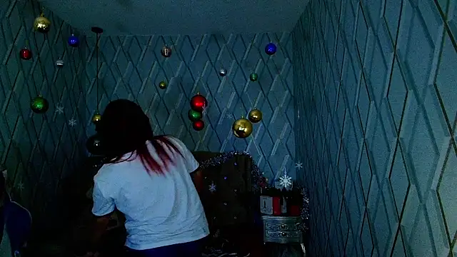 NicolleTaylor online show from 12-22-25, 04:09