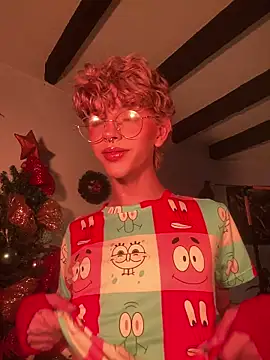 Snapshot of lyamthommpson chatting on 12-16-25, 08:58 lyamthommpson online show from 12-16-25, 08:58