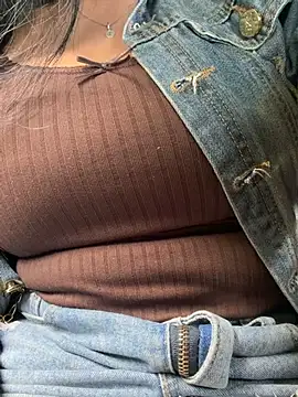 Snapshot of Emily_Wane chatting on 04-10-26, 05:50 Emily Wane online show from 04-10-26, 05:50