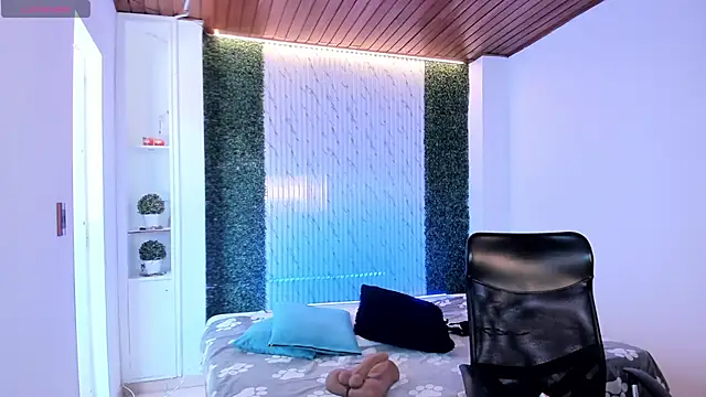 victoria mooree online show from 03-09-26, 04:22