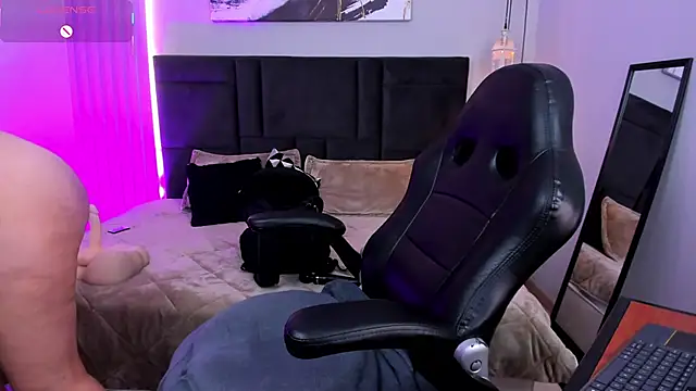 Snapshot of Tisha__lau chatting on 02-19-26, 02:02 Tisha lau online show from 02-19-26, 02:02