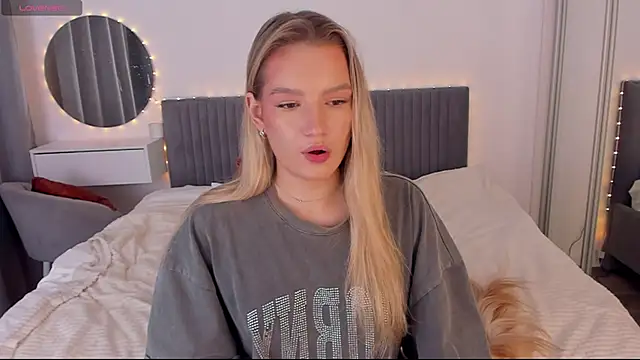 CassieRayss online show from 12-17-25, 07:47