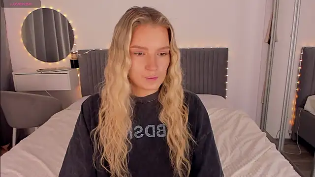 CassieRayss online show from 04-08-26, 10:04