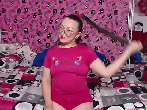 Snapshot of Angela_18honey chatting on 06-11-26, 04:32 Angela 18honey online show from 06-11-26, 04:32