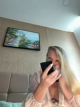 Snapshot of EmmaInLove23 chatting on 07-15-26, 01:44 EmmaInLove23 online show from 07-15-26, 01:44