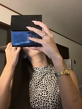 Coralinee 01 online show from 04-24-26, 11:18