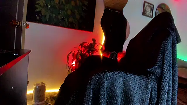 Snapshot of LatinMilk_ chatting on 07-17-26, 03:57 LatinMilk online show from 07-17-26, 03:57