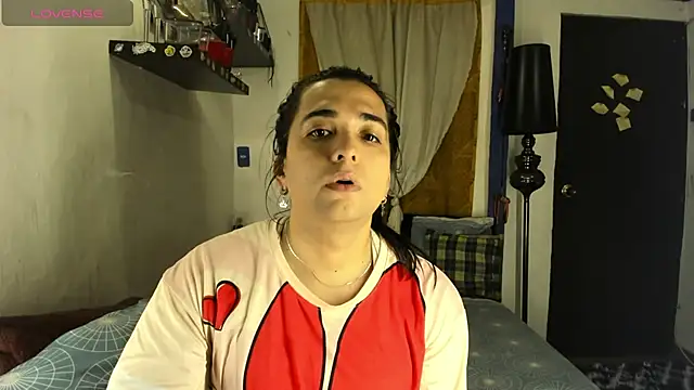 Snapshot of SARAMISHA chatting on 12-05-25, 06:37 SARAMISHA online show from 12-05-25, 06:37