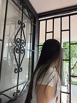 LittleDoll    online show from 04-08-26, 12:05