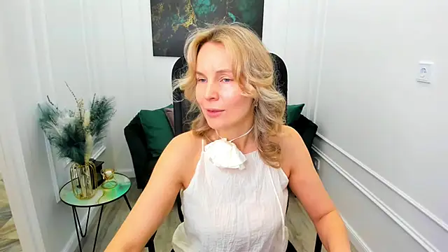 Sinty Devis online show from 05-21-26, 04:41