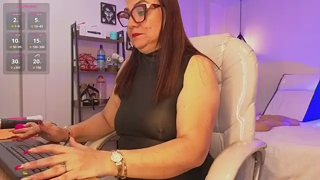 lady nylon  online show from 01-18-26, 12:20