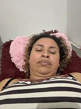 Snapshot of SheraHadee chatting on 06-18-26, 12:22 SheraHadee online show from 06-18-26, 12:22