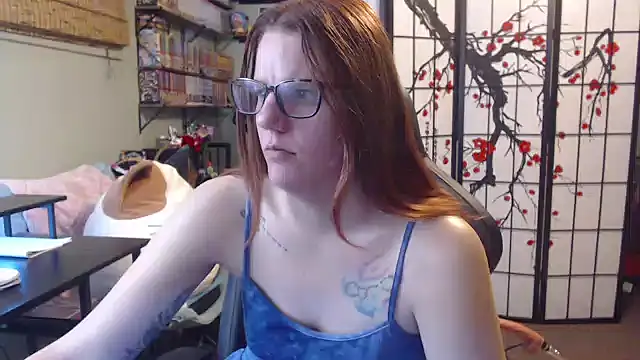 Sarahtineke online show from 05-04-26, 03:30