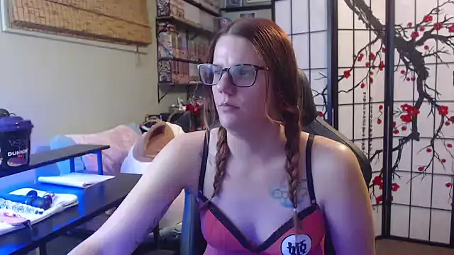 Sarahtineke online show from 05-13-26, 06:05