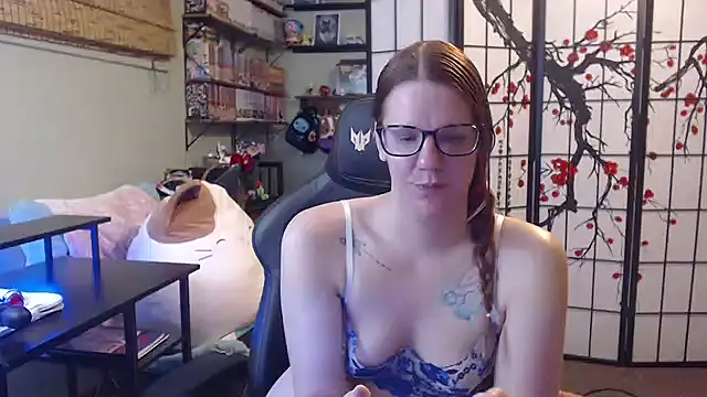 Sarahtineke online show from 05-17-26, 06:48