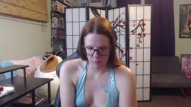 Sarahtineke online show from 05-19-26, 03:13