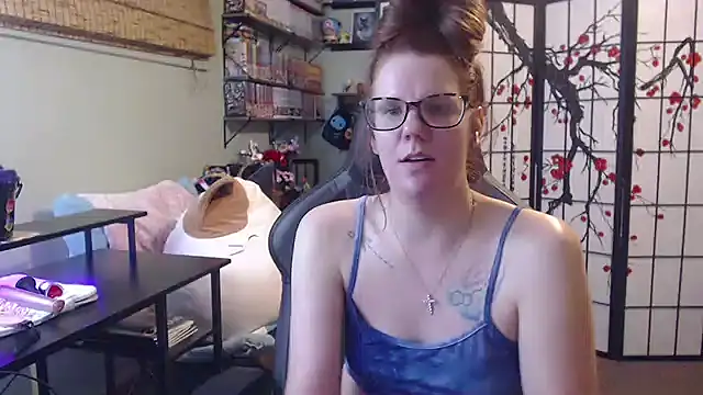 Sarahtineke online show from 06-11-26, 07:12