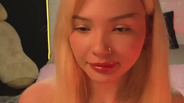 Snapshot of SandraBoyl chatting on 11-28-25, 02:14 SandraBoyl online show from 11-28-25, 02:14